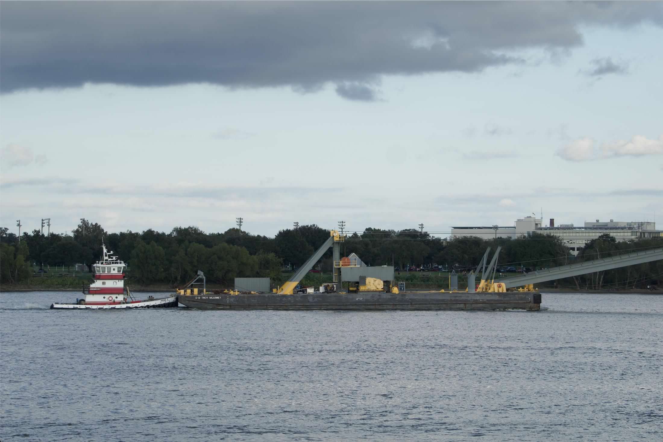 Pere C towing derrick barge